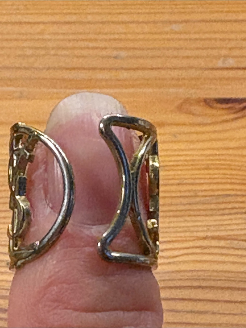 VINTAGE 2000’s VERY RARE YSL EMPLOYEE RING!! - Picture 3 of 4